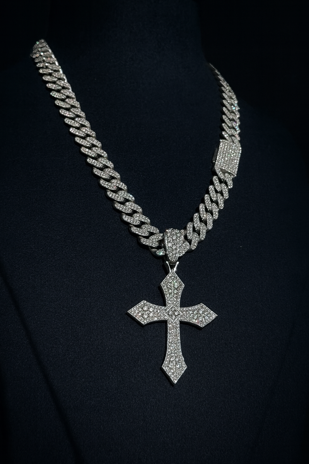 Santi Diamond Cross