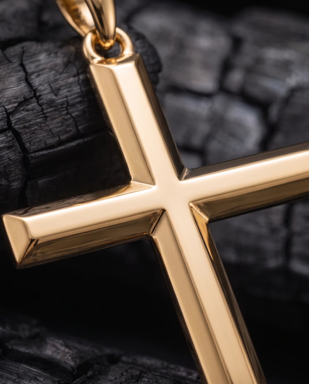 Close-up of the Facet Cross center where the beveled gold arms meet