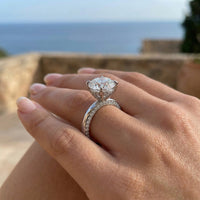 The Célia Pavé | Round Cut