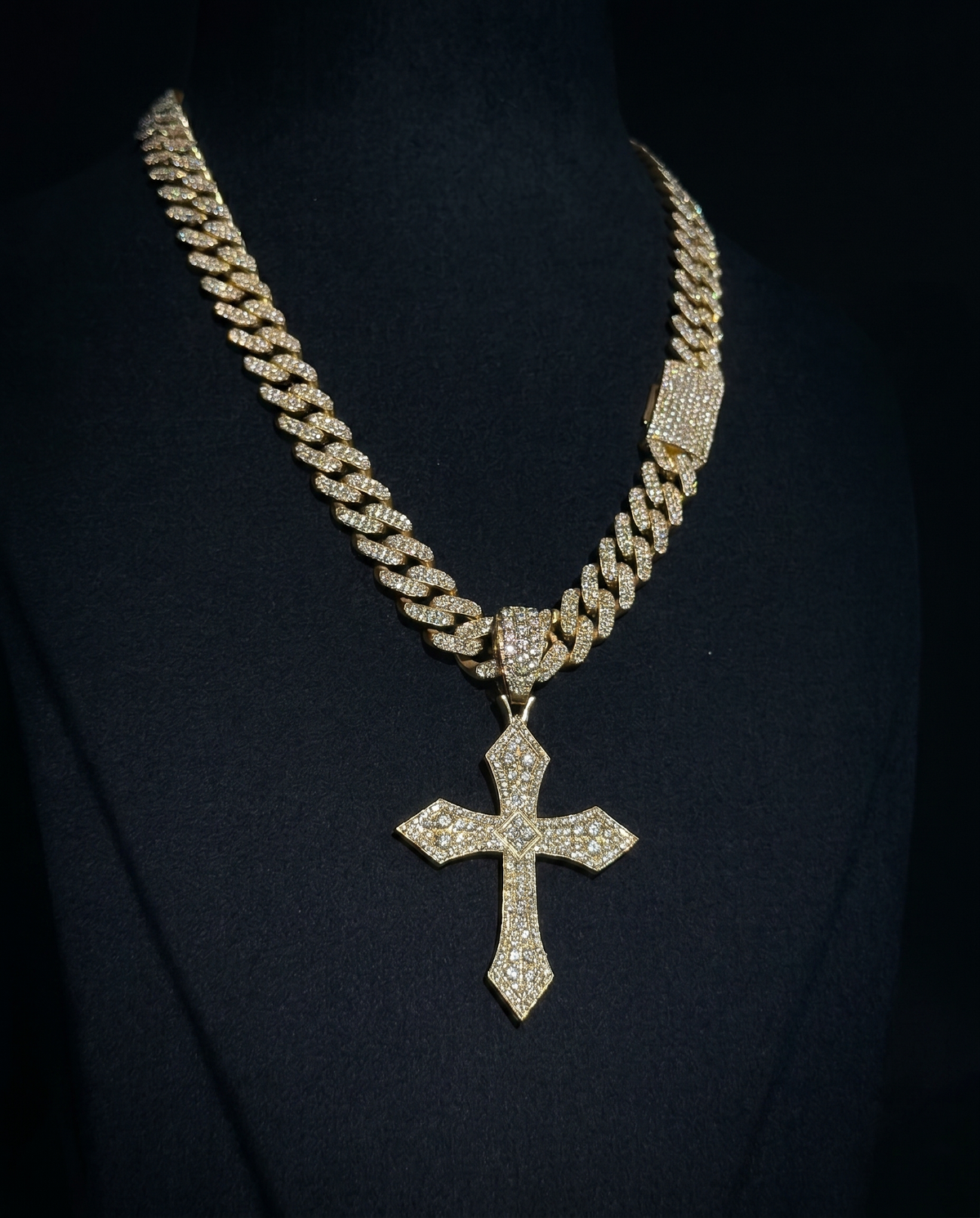 Santi Diamond Cross