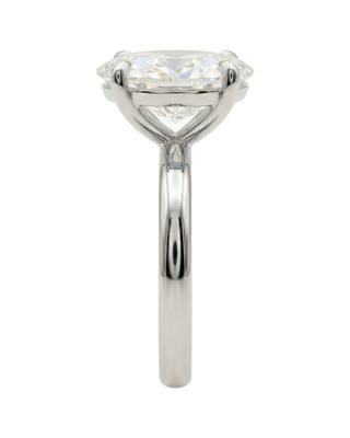 The Lina Solitaire | Oval Cut | 14K White Gold