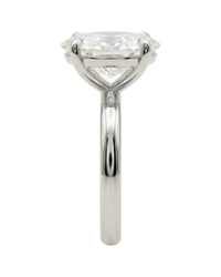 The Lina Solitaire | Oval Cut | 14K White Gold