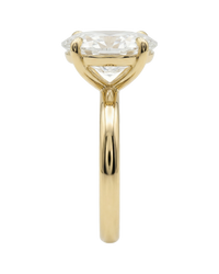 The Lina Solitaire | Oval Cut | 14K Yellow Gold