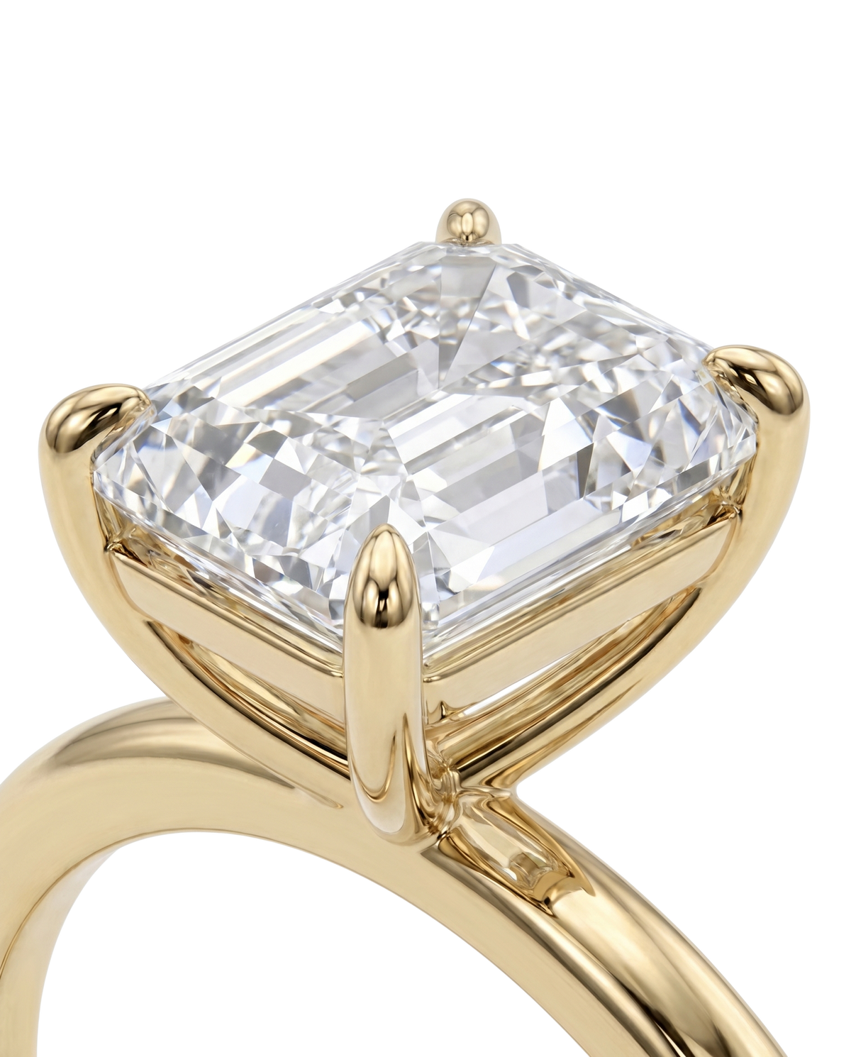 The Lina Solitaire | Radiant Cut | 14K Yellow Gold
